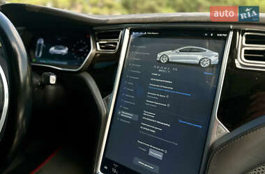 Лифтбек Tesla Model S 2015 в 