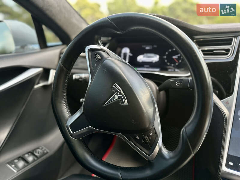 Ліфтбек Tesla Model S 2015 в Чернівцях