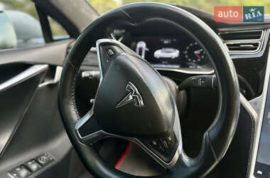 Лифтбек Tesla Model S 2015 в 