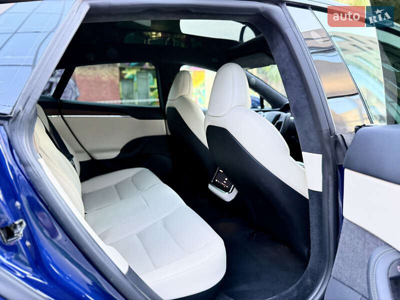 Лифтбек Tesla Model S 2021 в Львове