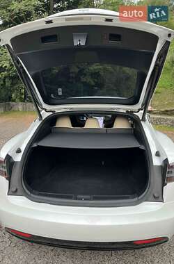 Лифтбек Tesla Model S 2016 в 
