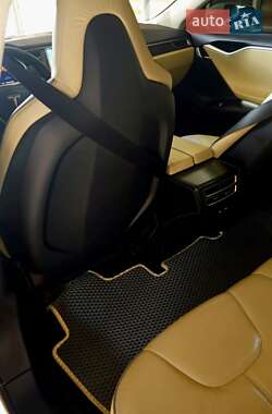 Лифтбек Tesla Model S 2013 в 