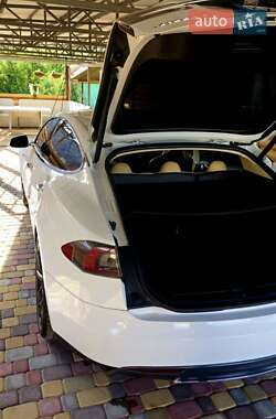 Лифтбек Tesla Model S 2013 в 