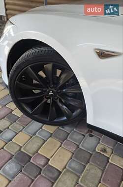 Лифтбек Tesla Model S 2013 в 
