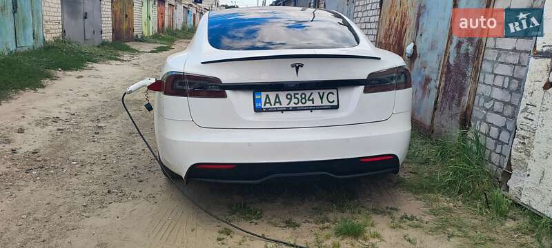Лифтбек Tesla Model S 2022 в Киеве