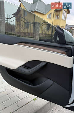 Лифтбек Tesla Model S 2022 в 