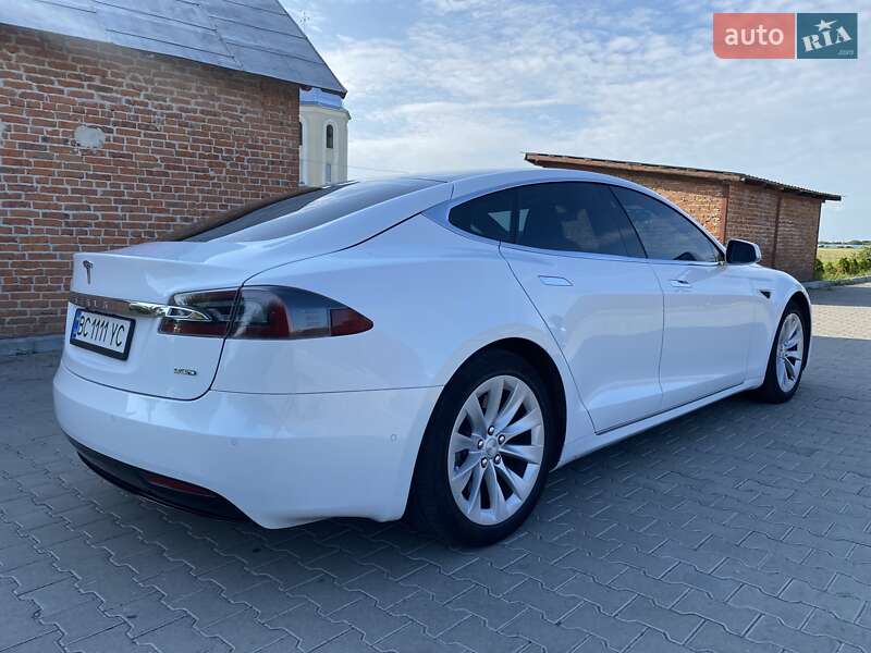 Лифтбек Tesla Model S 2016 в Львове