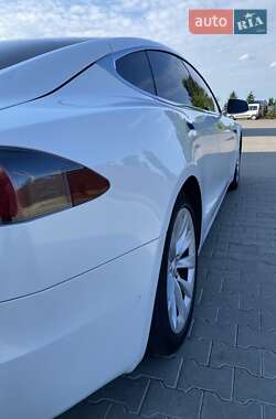 Лифтбек Tesla Model S 2016 в 