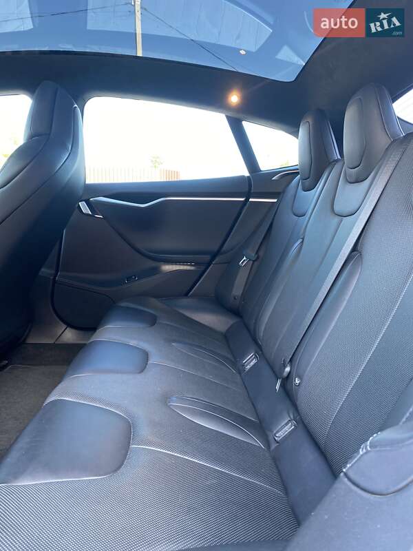 Лифтбек Tesla Model S 2016 в Львове