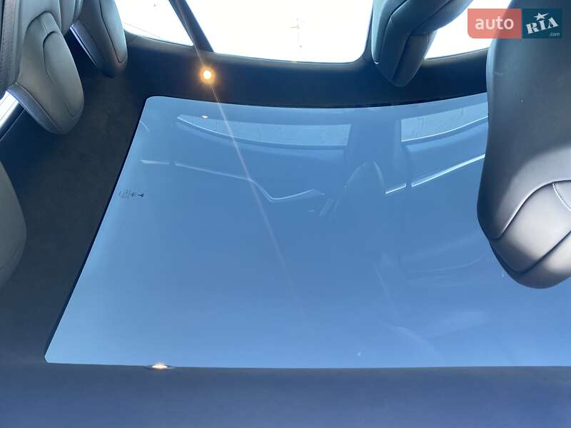 Лифтбек Tesla Model S 2016 в Львове