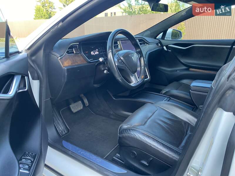 Лифтбек Tesla Model S 2016 в Львове