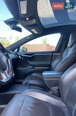 Лифтбек Tesla Model S 2016 в 
