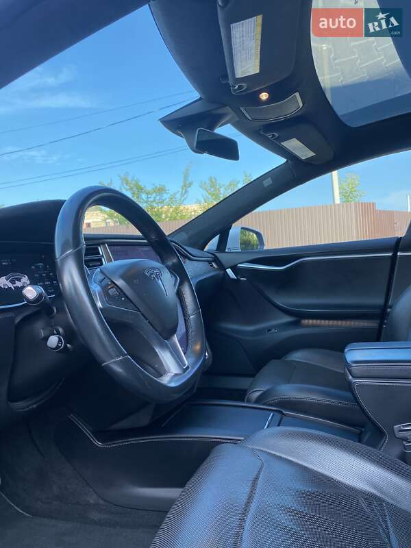 Лифтбек Tesla Model S 2016 в Львове