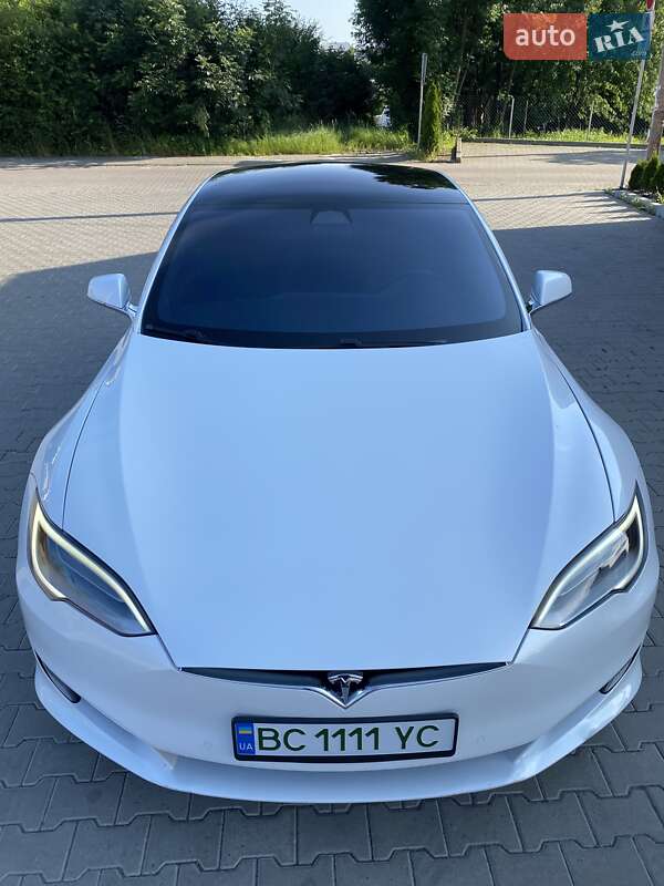 Лифтбек Tesla Model S 2016 в Львове