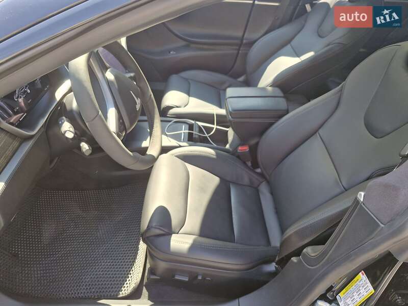 Ліфтбек Tesla Model S 2020 в Димері