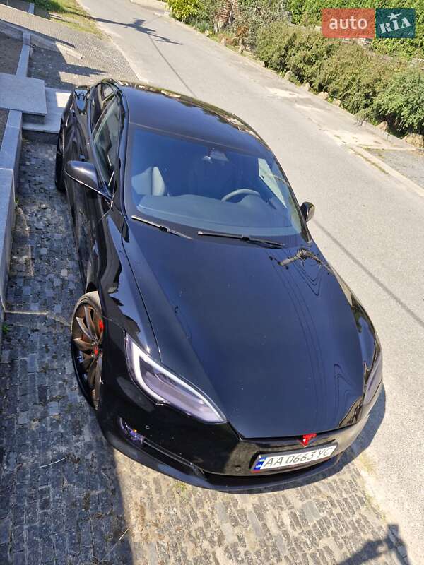 Ліфтбек Tesla Model S 2020 в Димері