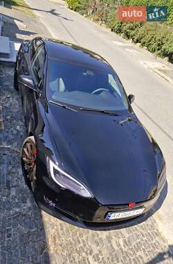 Лифтбек Tesla Model S 2020 в 