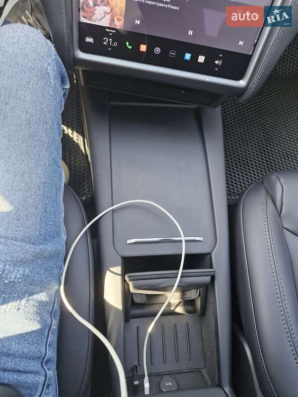Ліфтбек Tesla Model S 2020 в Димері