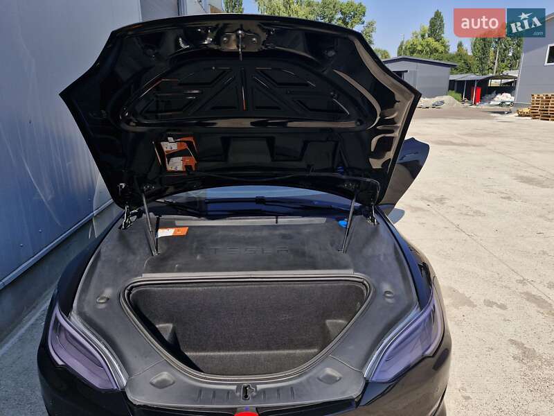 Ліфтбек Tesla Model S 2020 в Димері