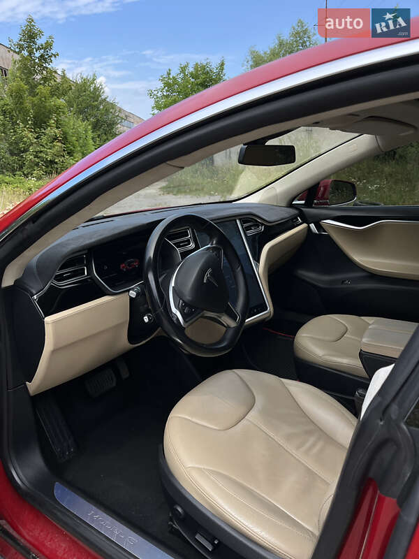 Лифтбек Tesla Model S 2015 в Стрые