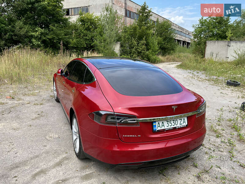 Лифтбек Tesla Model S 2015 в Стрые