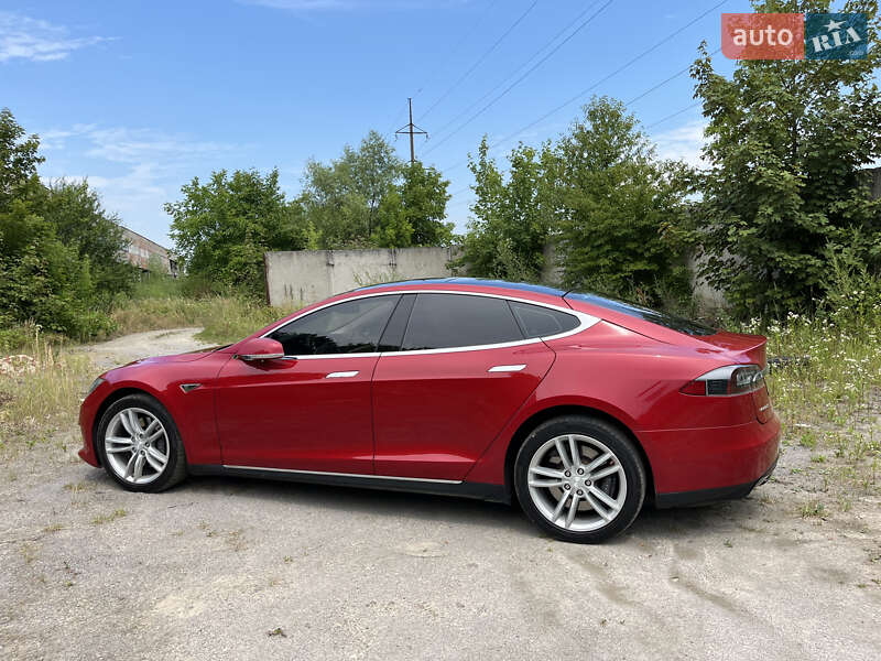 Лифтбек Tesla Model S 2015 в Стрые