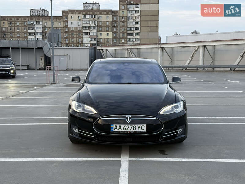 Лифтбек Tesla Model S 2014 в Киеве
