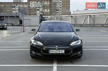 Лифтбек Tesla Model S 2014 в 