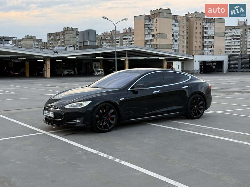 Лифтбек Tesla Model S 2014 в Киеве фото 14 Лифтбек Tesla Model S 2014 в Киеве