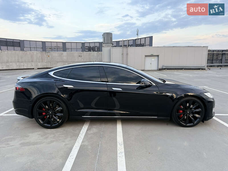 Лифтбек Tesla Model S 2014 в Киеве