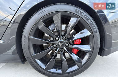 Лифтбек Tesla Model S 2014 в 
