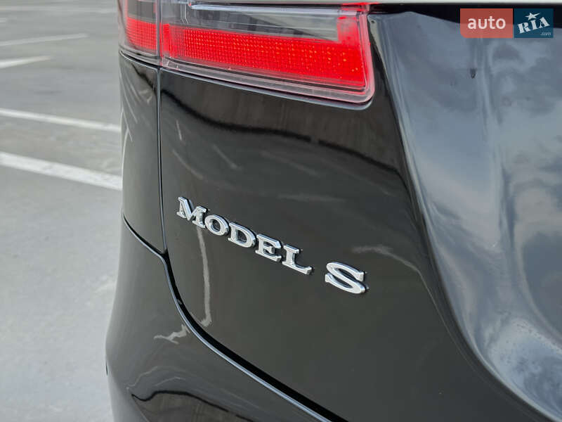 Лифтбек Tesla Model S 2014 в Киеве