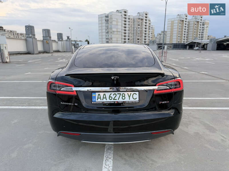 Лифтбек Tesla Model S 2014 в Киеве