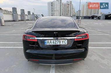 Лифтбек Tesla Model S 2014 в 