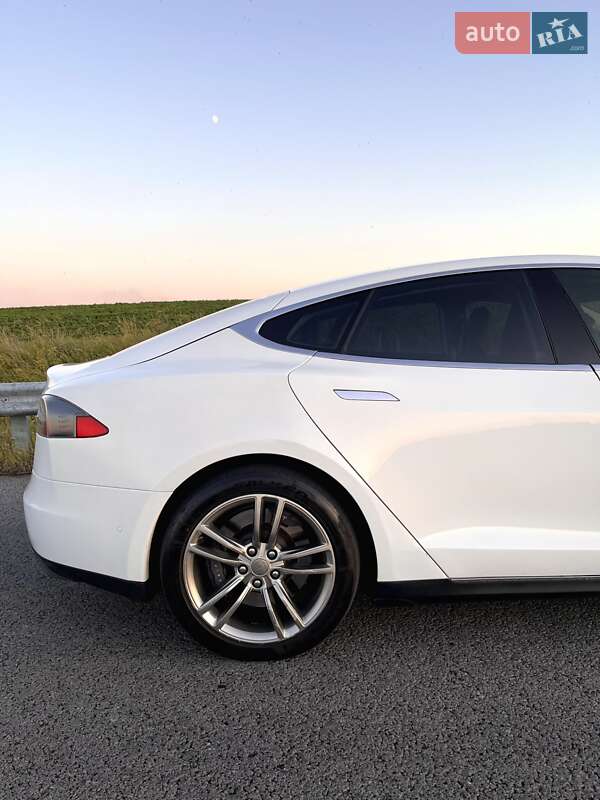 Лифтбек Tesla Model S 2014 в Ровно