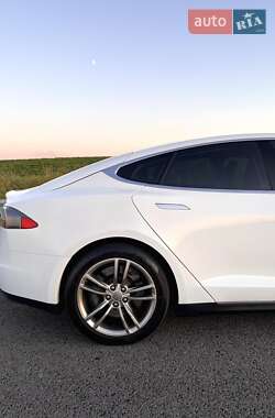 Лифтбек Tesla Model S 2014 в 