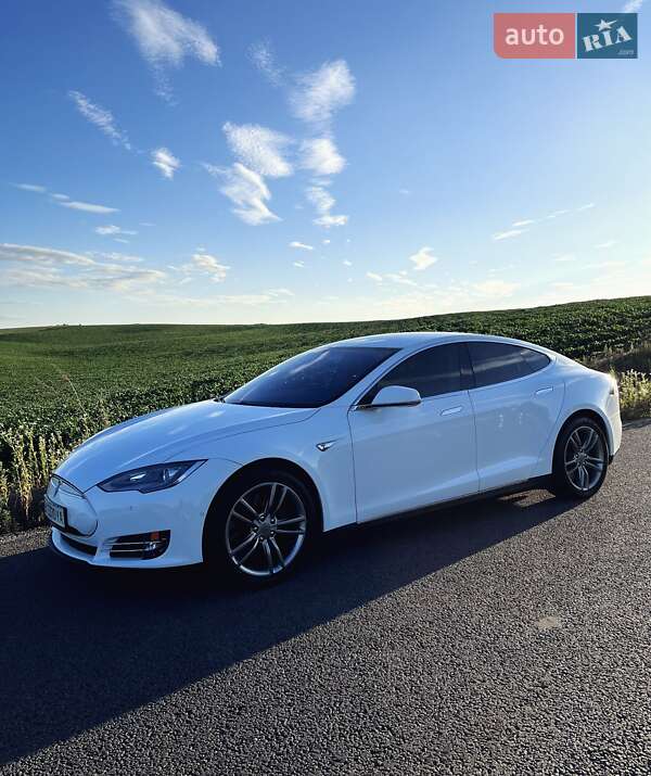 Лифтбек Tesla Model S 2014 в 