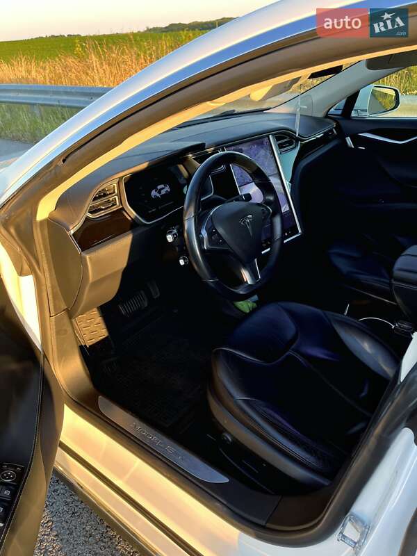 Лифтбек Tesla Model S 2014 в Ровно