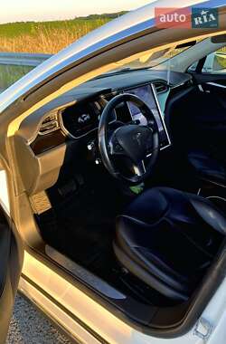 Лифтбек Tesla Model S 2014 в 