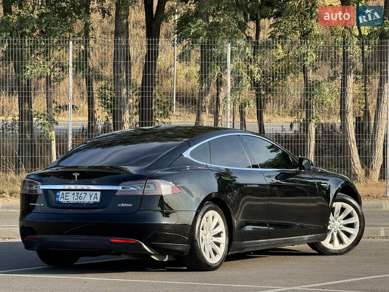 Ліфтбек Tesla Model S 2013 в Дніпрі