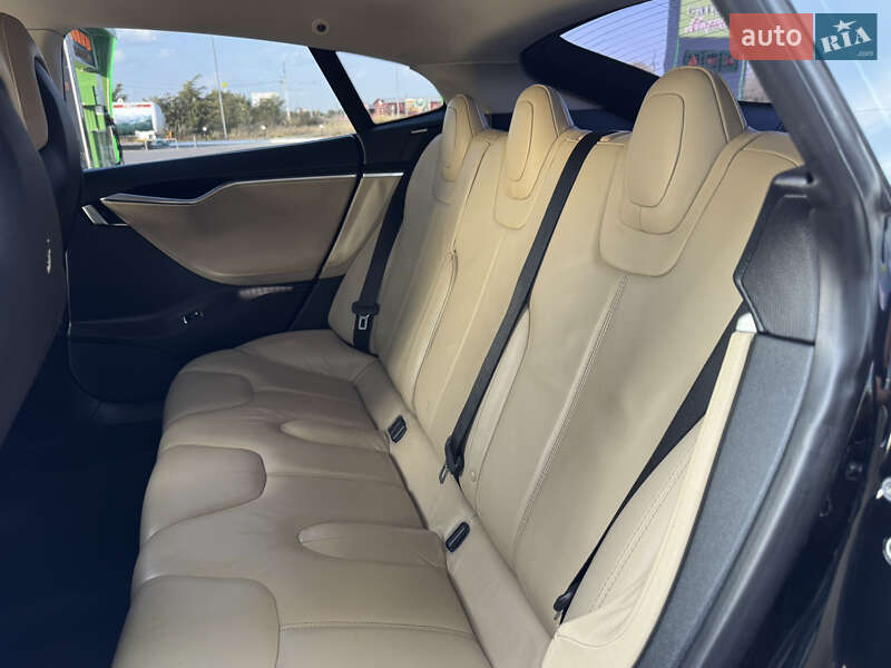 Ліфтбек Tesla Model S 2013 в Дніпрі