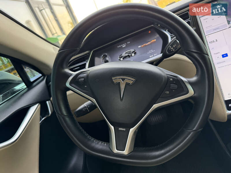 Ліфтбек Tesla Model S 2013 в Дніпрі