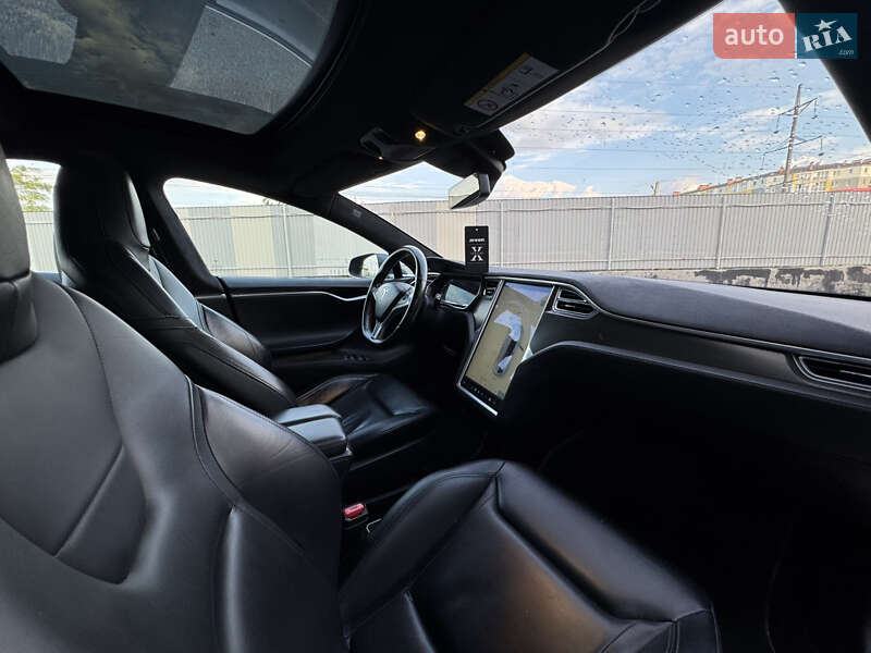 Лифтбек Tesla Model S 2015 в Виннице