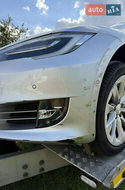Лифтбек Tesla Model S 2016 в 