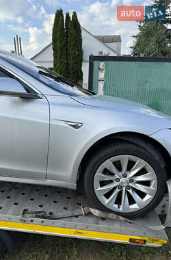 Лифтбек Tesla Model S 2016 в 