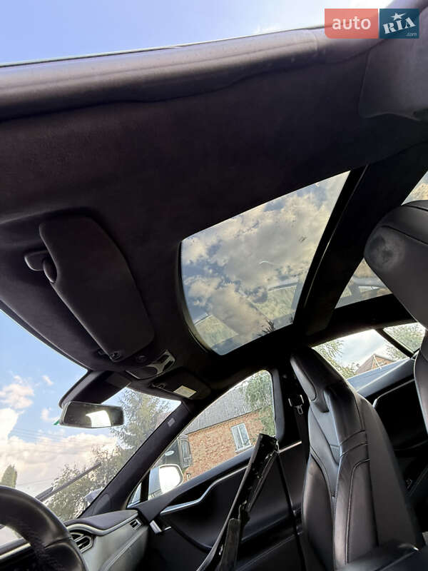 Ліфтбек Tesla Model S 2016 в Луцьку