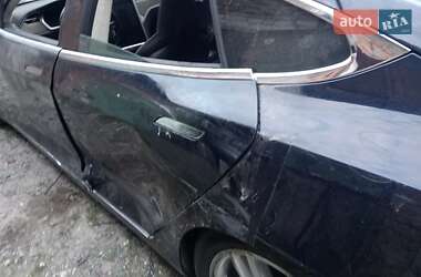 Лифтбек Tesla Model S 2013 в 
