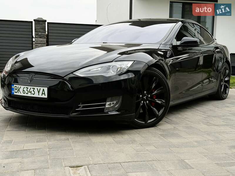 Лифтбек Tesla Model S 2016 в 
