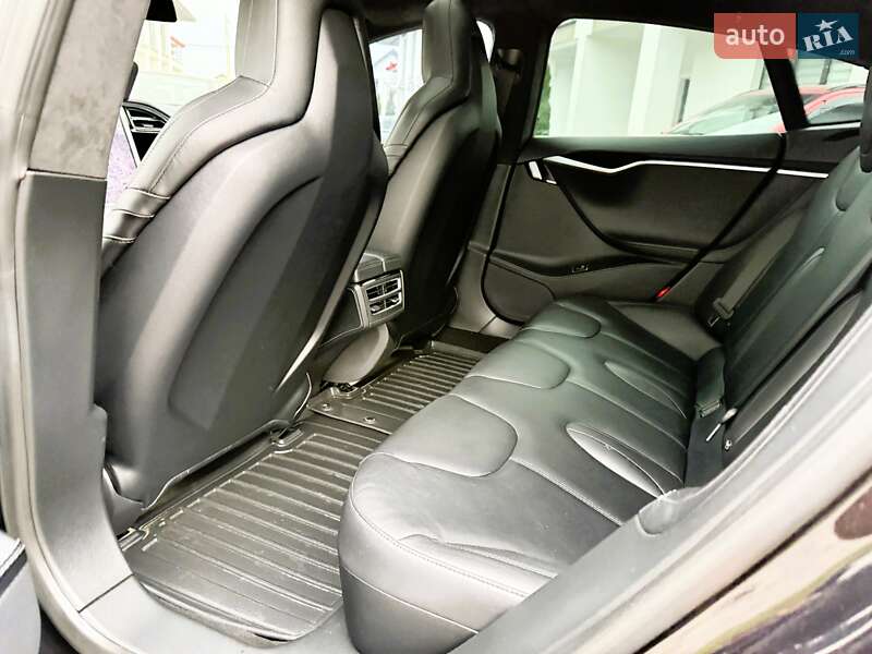Лифтбек Tesla Model S 2016 в Ровно фото 24 Лифтбек Tesla Model S 2016 в Ровно