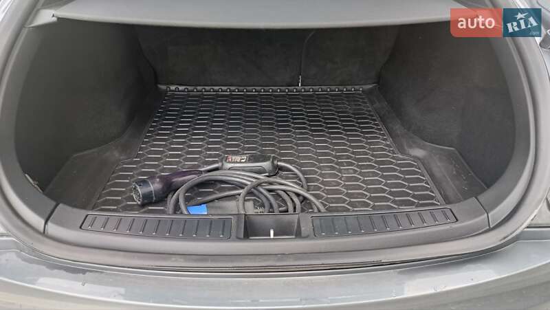 Ліфтбек Tesla Model S 2014 в Рівному